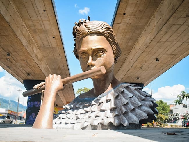 Conozca a ‘La Flautista’, la nueva escultura que embellece a Ibagué