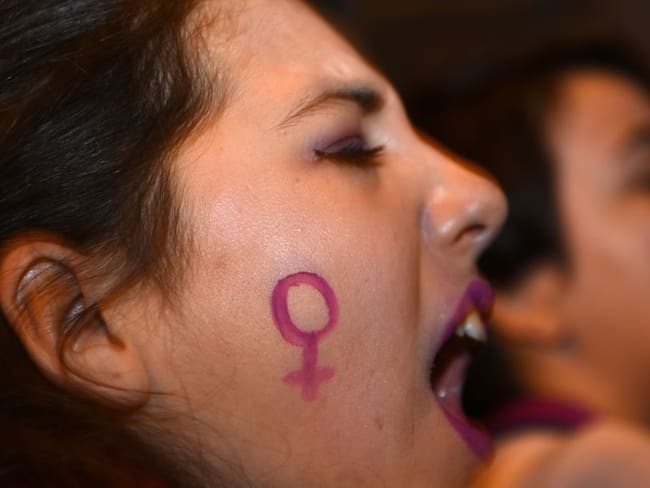 Mujeres marchan en España contra partido de ultraderecha Vox