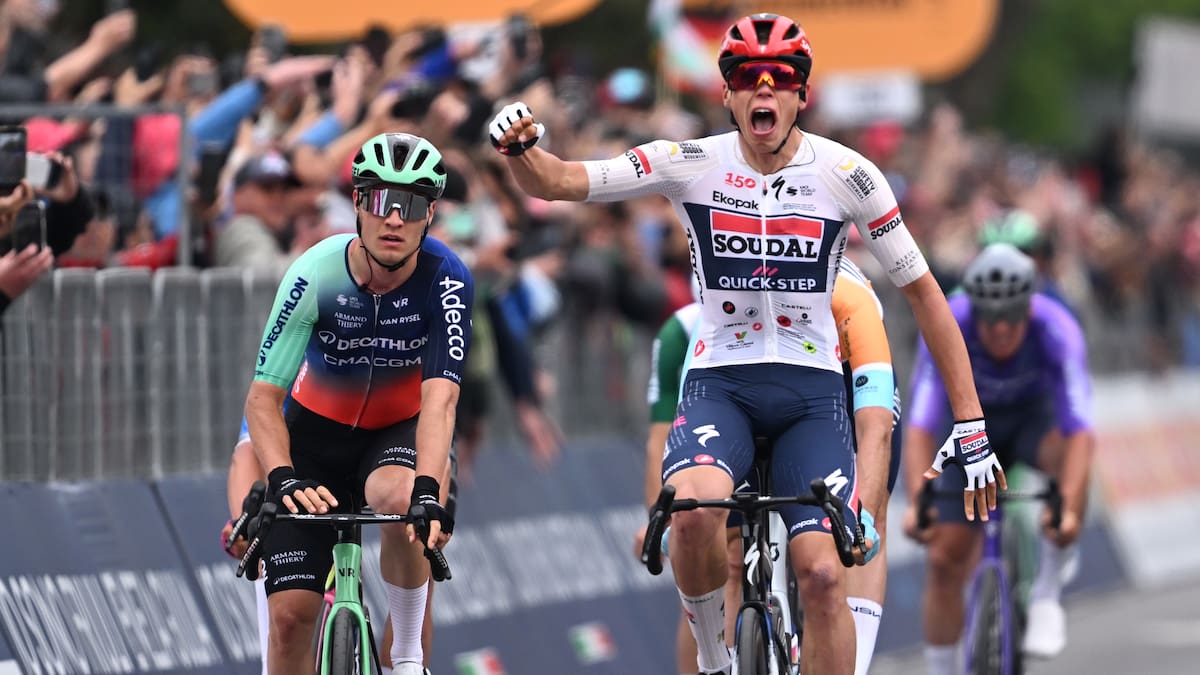 Paul Magnier ganó la accidentada etapa 1 del Giro de Italia: reviva acá los mejores momentos
