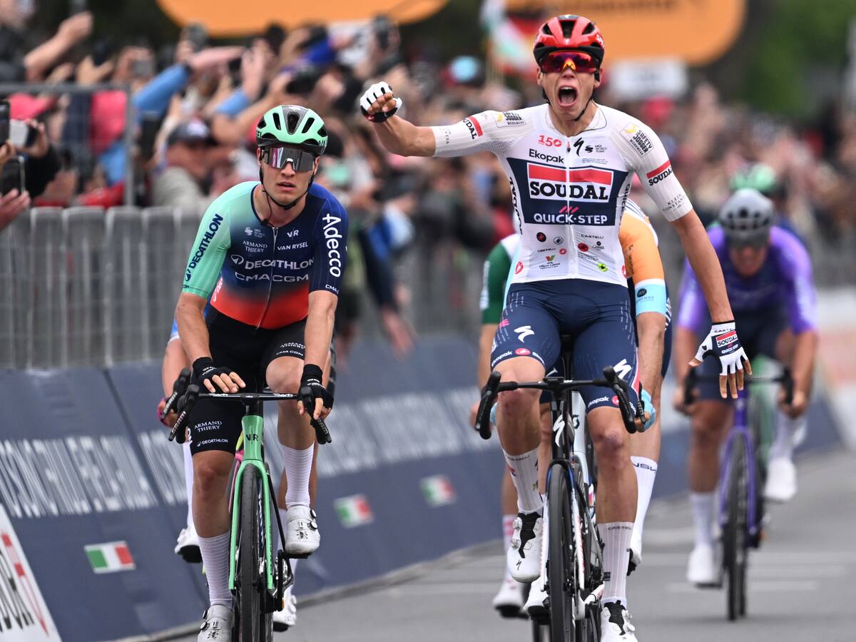 Paul Magnier ganó la accidentada etapa 1 del Giro de Italia: reviva acá los mejores momentos