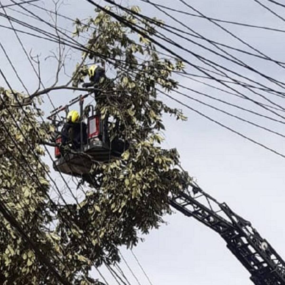 Lluvias tienen sin energía a varias poblaciones de Santander