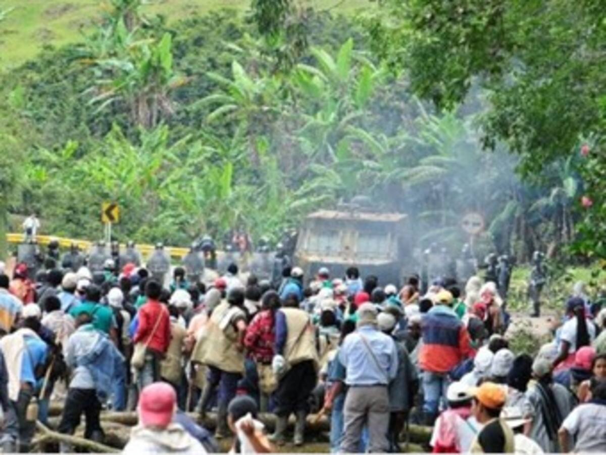 Defensoría alerta sobre desplazamiento masivo en Cauca