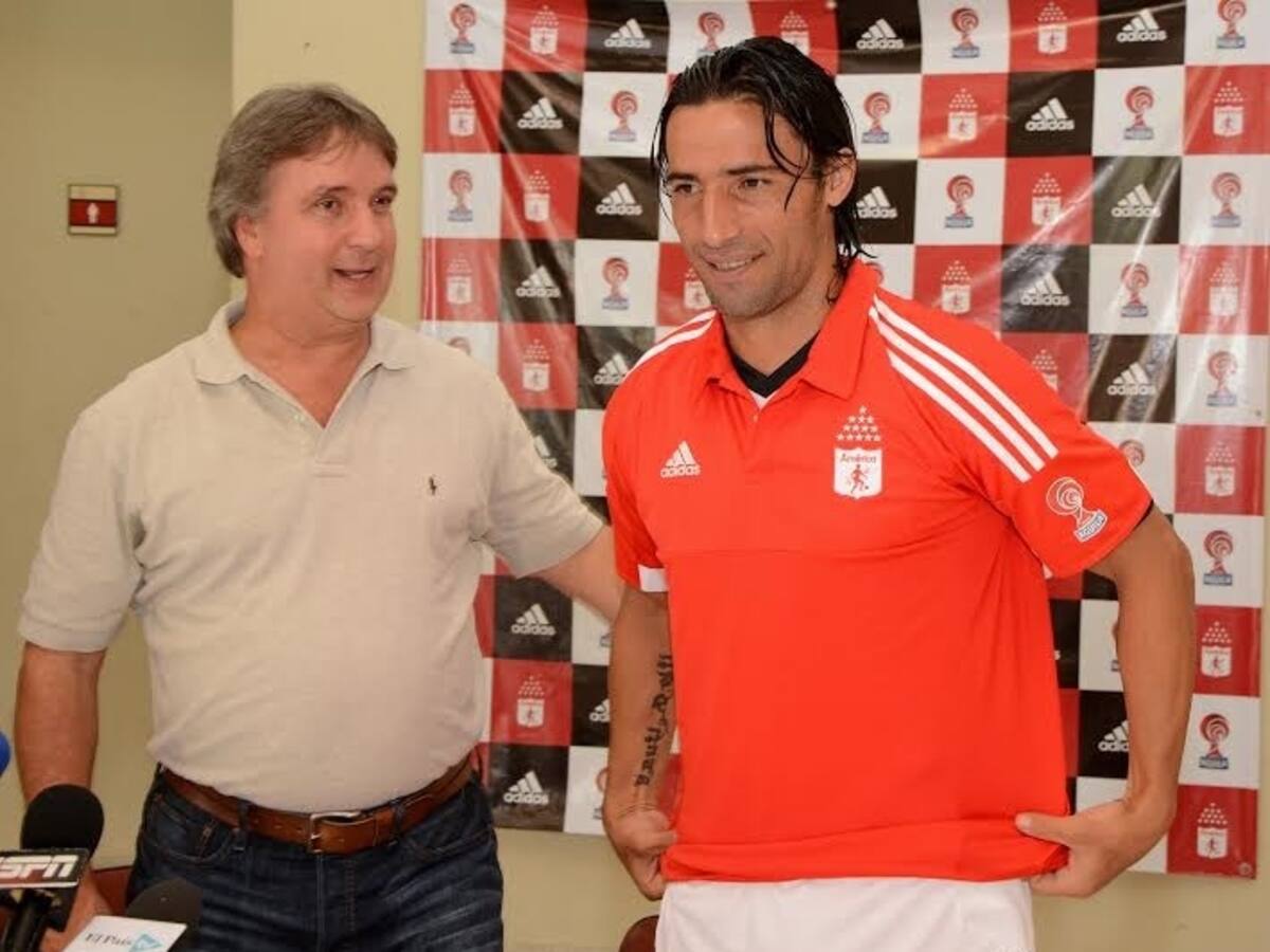 Ernesto 'Tecla' Farías oficialmente luce la '9' del América