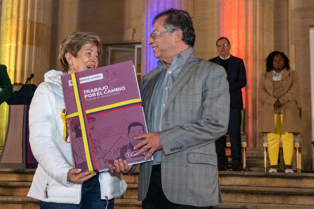 Ministra del Trabajo, Gloria Inés Ramírez y presidente de la República Gustavo Petro. Foto: Presidencia de la República.