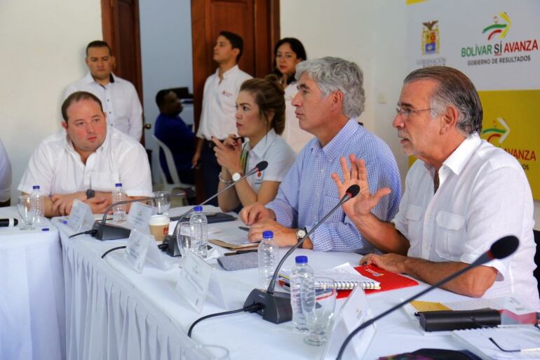 Gobernador Eduardo Verano en reunión con el Ministro de Salud, Juan Pablo Uribe.