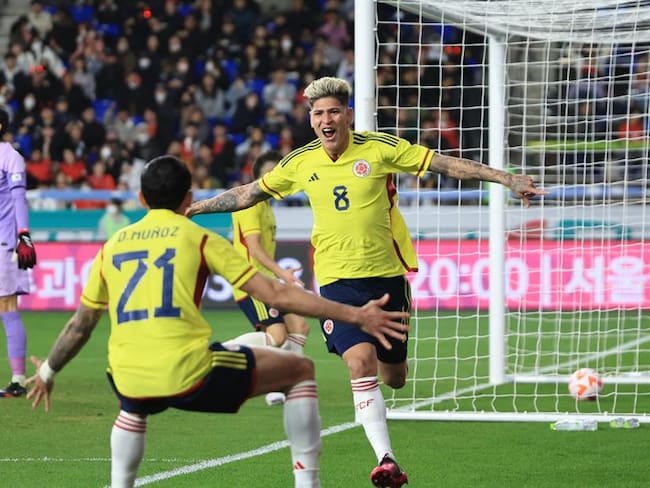 Jorge Carrascal celebra el gol marcado ante Corea del Sur tras pase de Daniel Muñoz / EFE