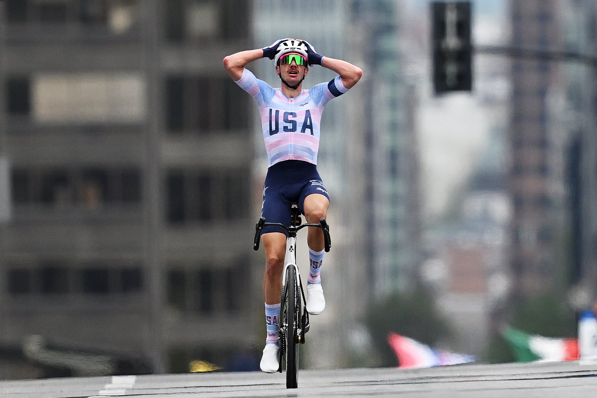 Brando McNulty celebra su título como campeón del mundo. (Photo by Dario Belingheri/Getty Images)