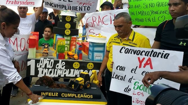 Con “infeliz cumpleaños”, comerciantes denuncian un año de retraso en obras de peatonalización. Foto: Cortesía Dina Pardo