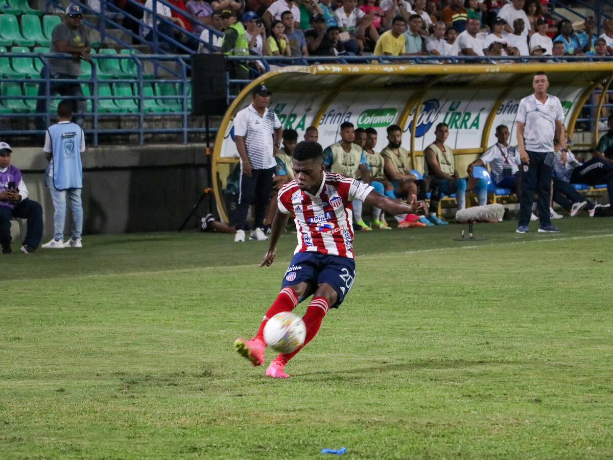Jaguares y Junior empatan en un partido para el olvido