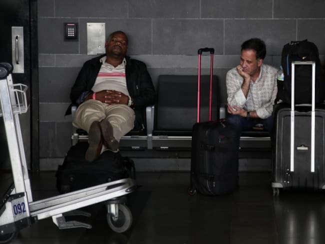 Pasajeros de vuelos retrasados en el Aeropuerto el Dorado de Bogotá   