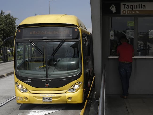 Hoy los sitios más contaminados de Bogotá son estaciones y buses de TM