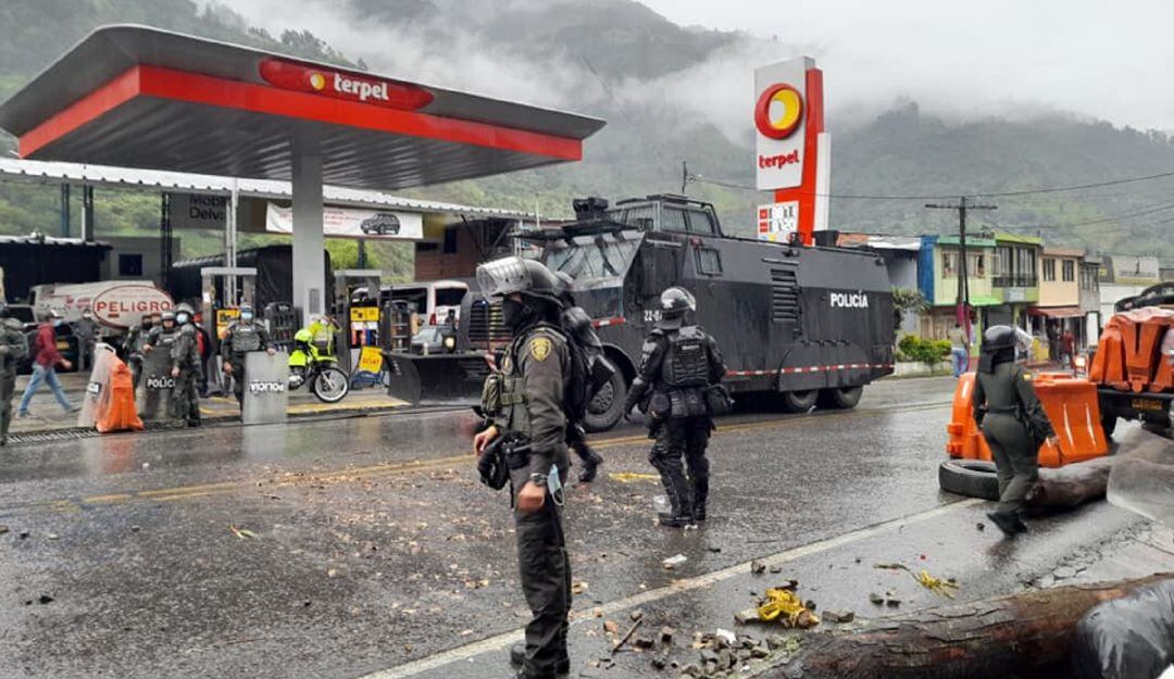 Los uniformados retiraron los bloqueos en la vía panamericana. 
