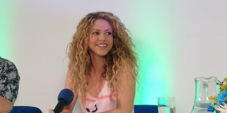 Shakira habló con los medios de comunicación.