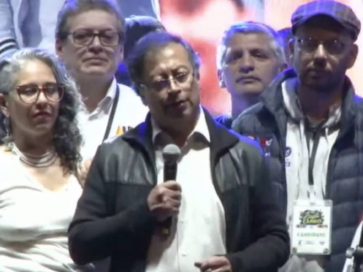 No vale la pena ser presidente si no es para cambiar la historia: Petro