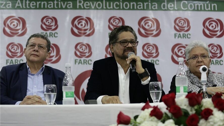 Pablo Catatumbo (Izq) Iván Márquez (Cen) y Imelda Daza (Der). Foto: Colprensa