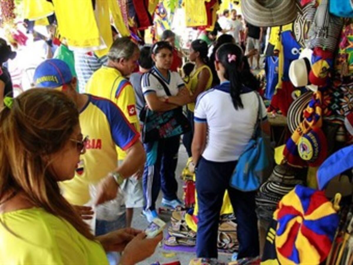 Aficionados con banderas ya rodean el estadio Metropolitano