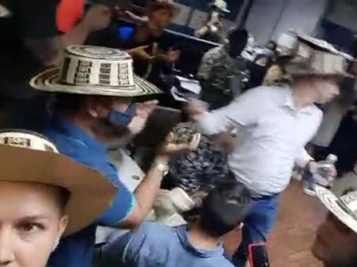 En video parranda vallenata al interior de la Alcaldía de Armenia