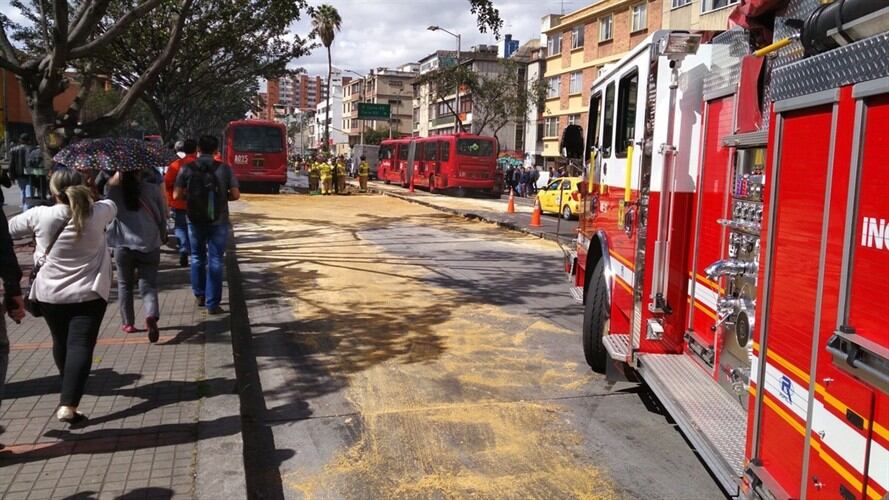 Otro día de caos en sistema Transmilenio. Foto: Cortesía @carlosgpar (Twitter)