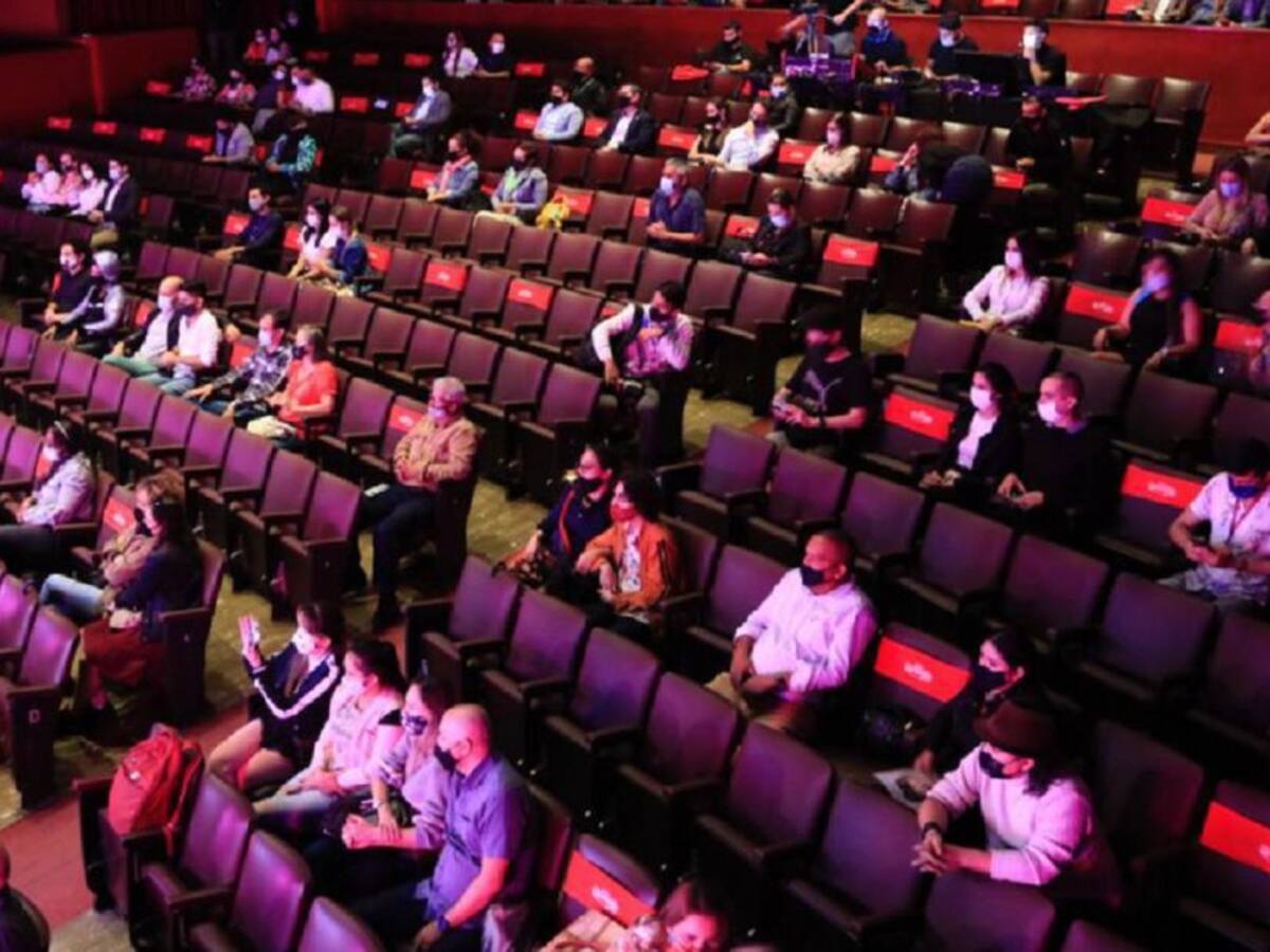 Los teatros de Medellín levantaron el telón desde este jueves