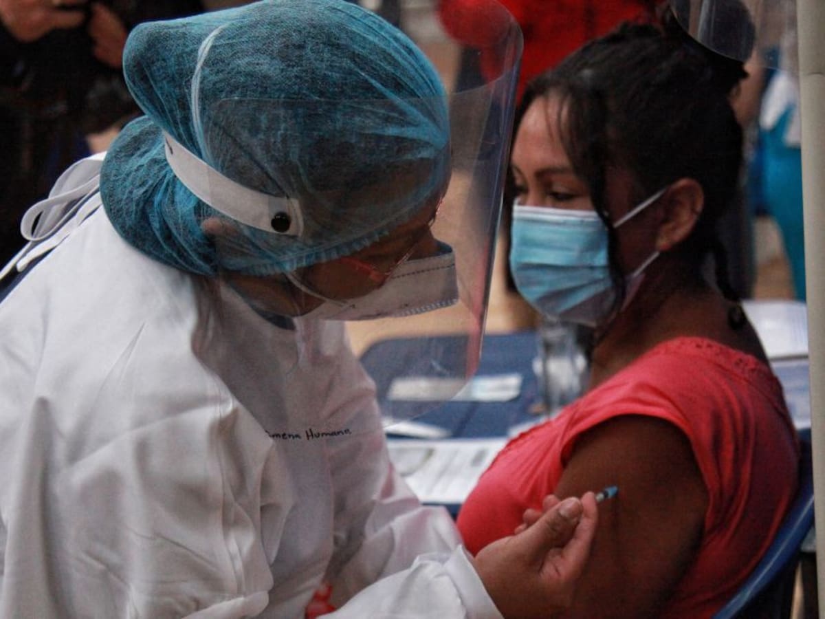 Vacunas COVID-19 en Bogotá: Puntos habilitados para el martes 10 de mayo