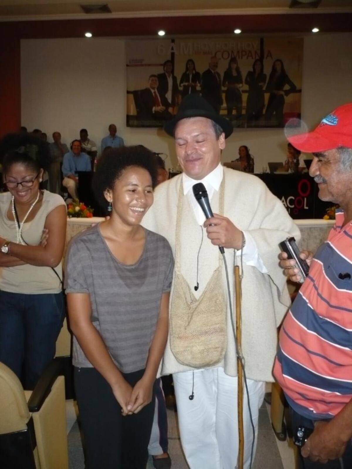 Darío Arizmendi y su equipo desde la heroica, mostrando lo mejor de la ciudad y sus gentes. Foto: Caracol Radio.