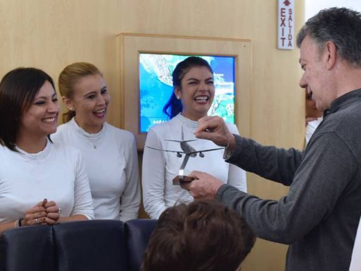 Así despidió la tripulación del avión presidencial a Juan Manuel Santos