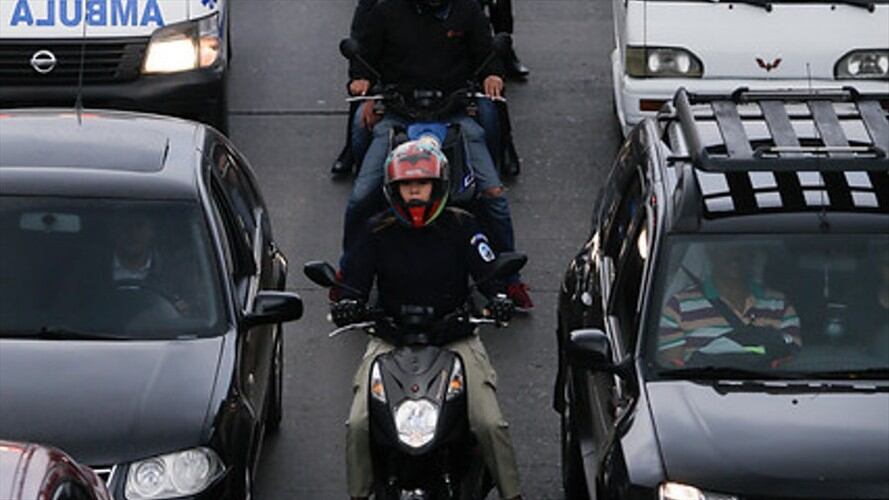 Ciudadanos denuncian gigantesco trancón en la vía a La Calera de Bogotá. Foto: Colprensa