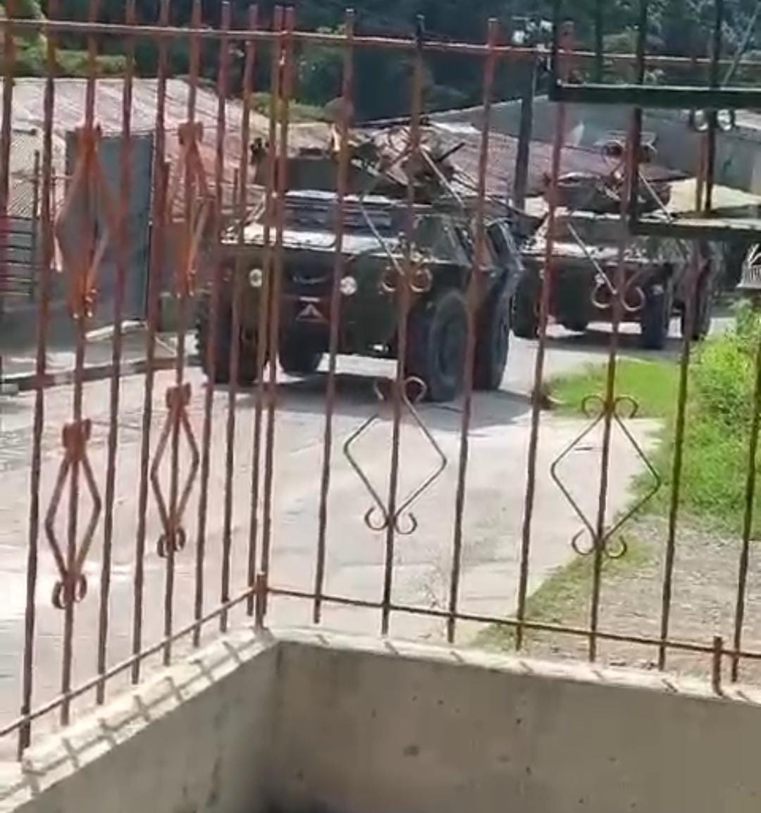 Los pobladores se encuentran encerrados en sus casas.