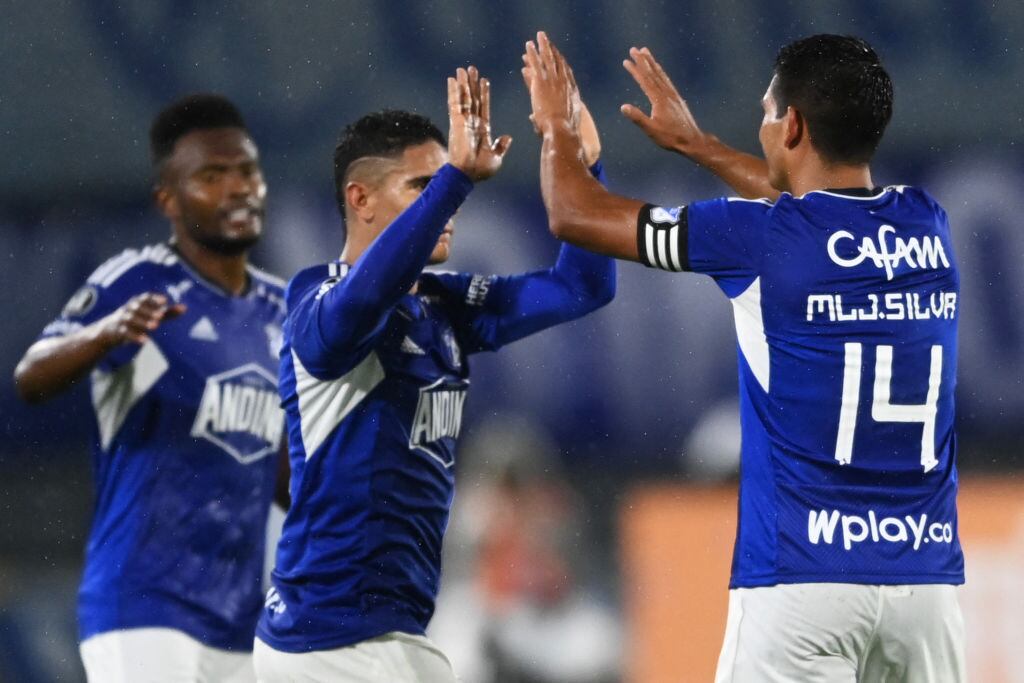 Daniel Cataño y David Mackallister Silva ante Atlético Mineiro por Copa Libertadores (Photo by Juan BARRETO / AFP) (Photo by JUAN BARRETO/AFP via Getty Images)