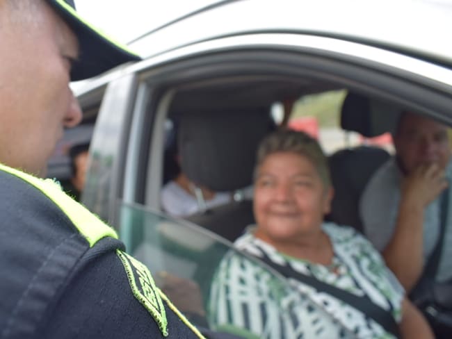 Policía en la vía / Caracol Radio