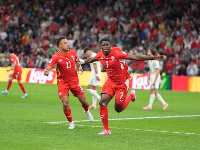 Suiza no pasa afugias ante Argelia y clasifica a octavos de final del Mundial: resumen y goles. (Photo by Ercin Erturk/Anadolu via Getty Images)