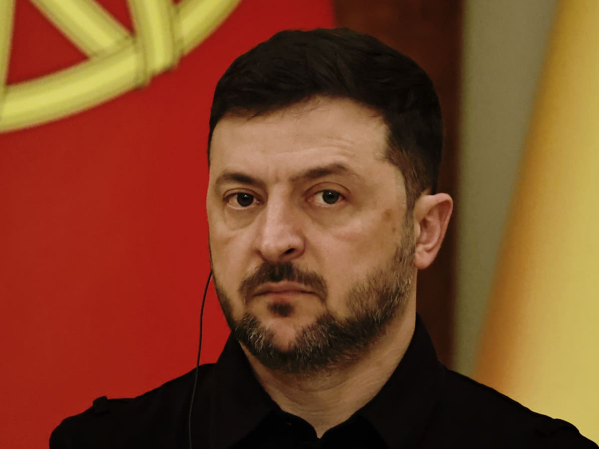 Volodímir Zelenski informa de un ataque ruso en marcha con “más de cien drones”