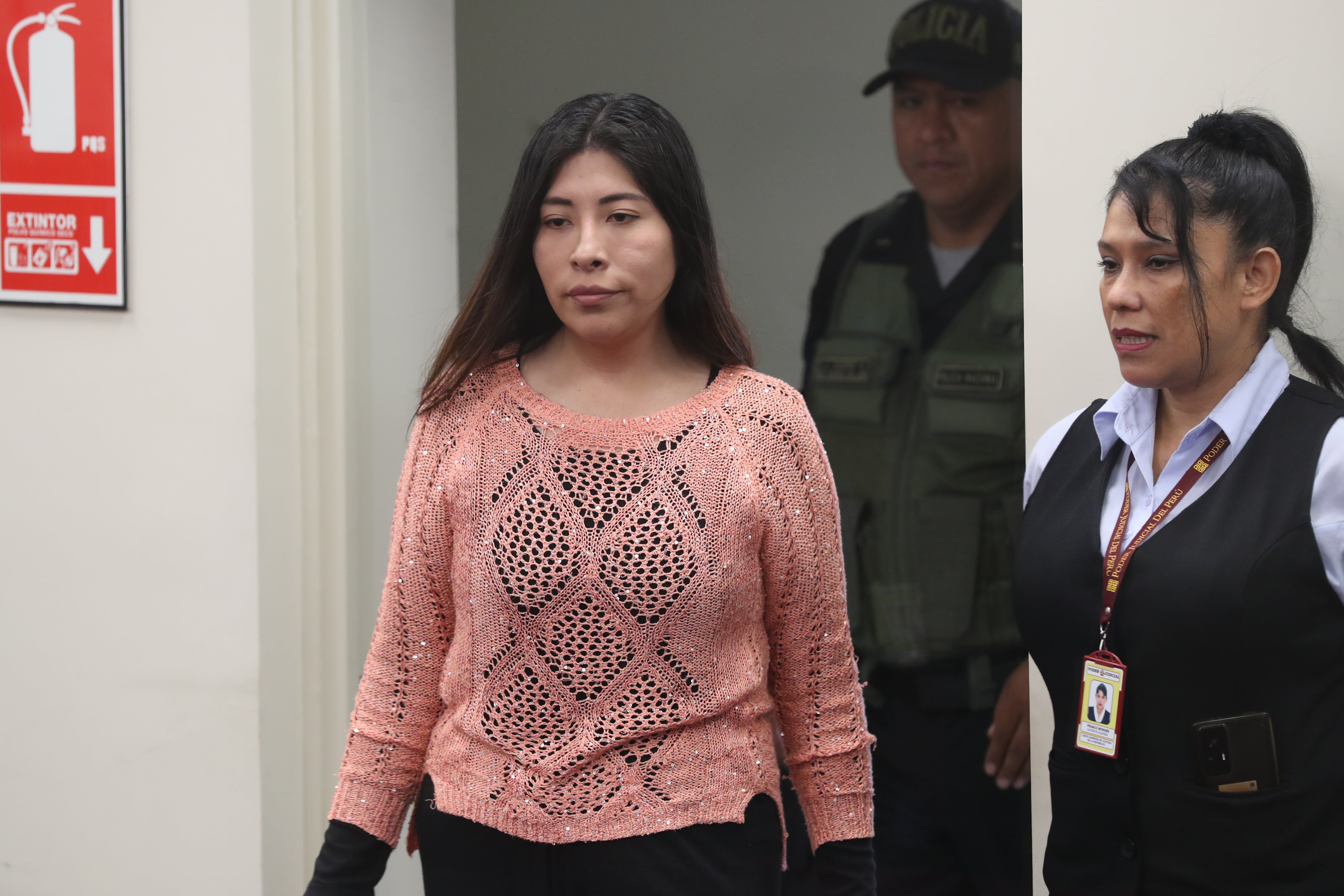 La ex primera ministra de Pedro Castillo, Betssy Chávez , ingresando a una sala de audiencias en Lima (Perú).EFE/ Paolo Aguilar ARCHIVO