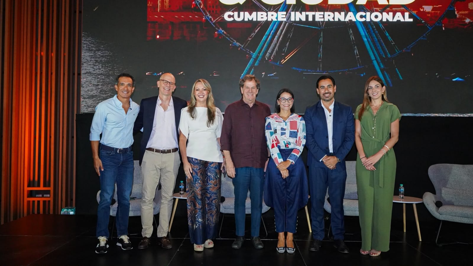 Empresarios, académicos, organismos internacionales y representantes de la sociedad civil se reúnen en Barranquilla para establecer una hoja de ruta que posicione a la ciudad como líder regional en turismo. | Foto: Caracol Radio