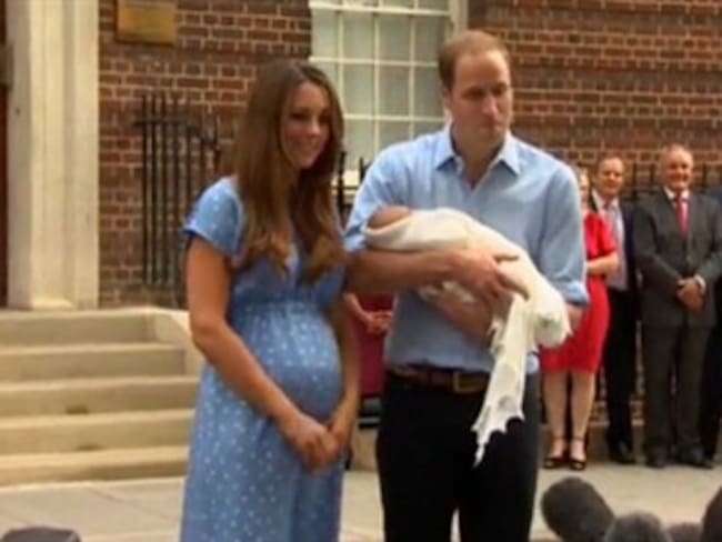 Los duques de Cambridge presentaron a su primer hijo al público
