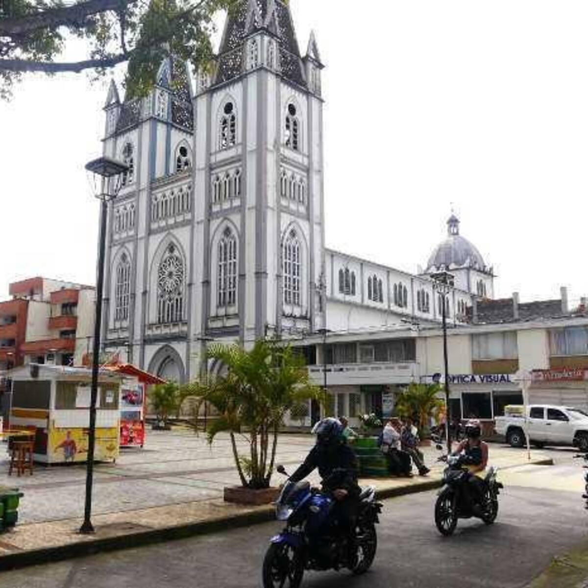 Con firmatón ciudadanos en Chinchiná, Caldas buscan frenar la actualización catastral
