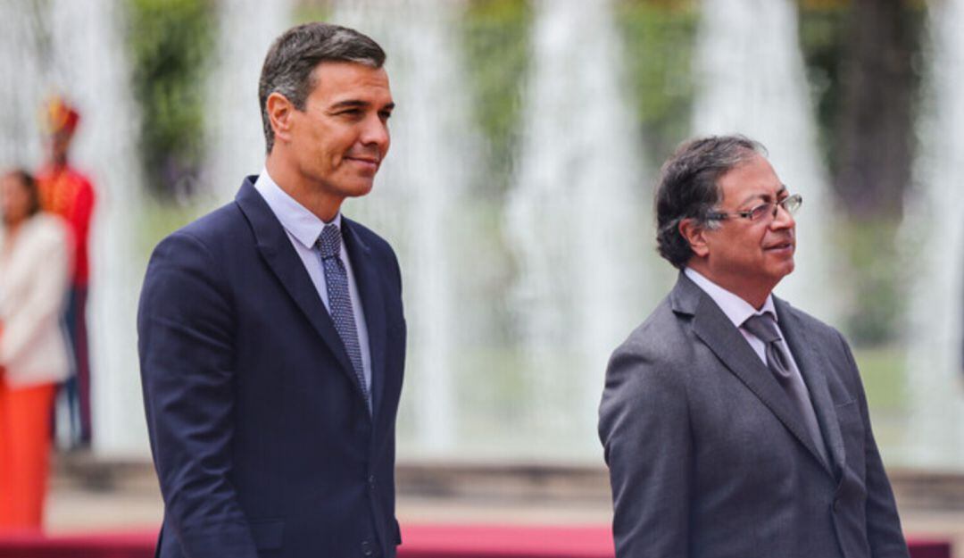 Honores militares al Presidente de España, Pedro Sánchez en la plaza de armas.
