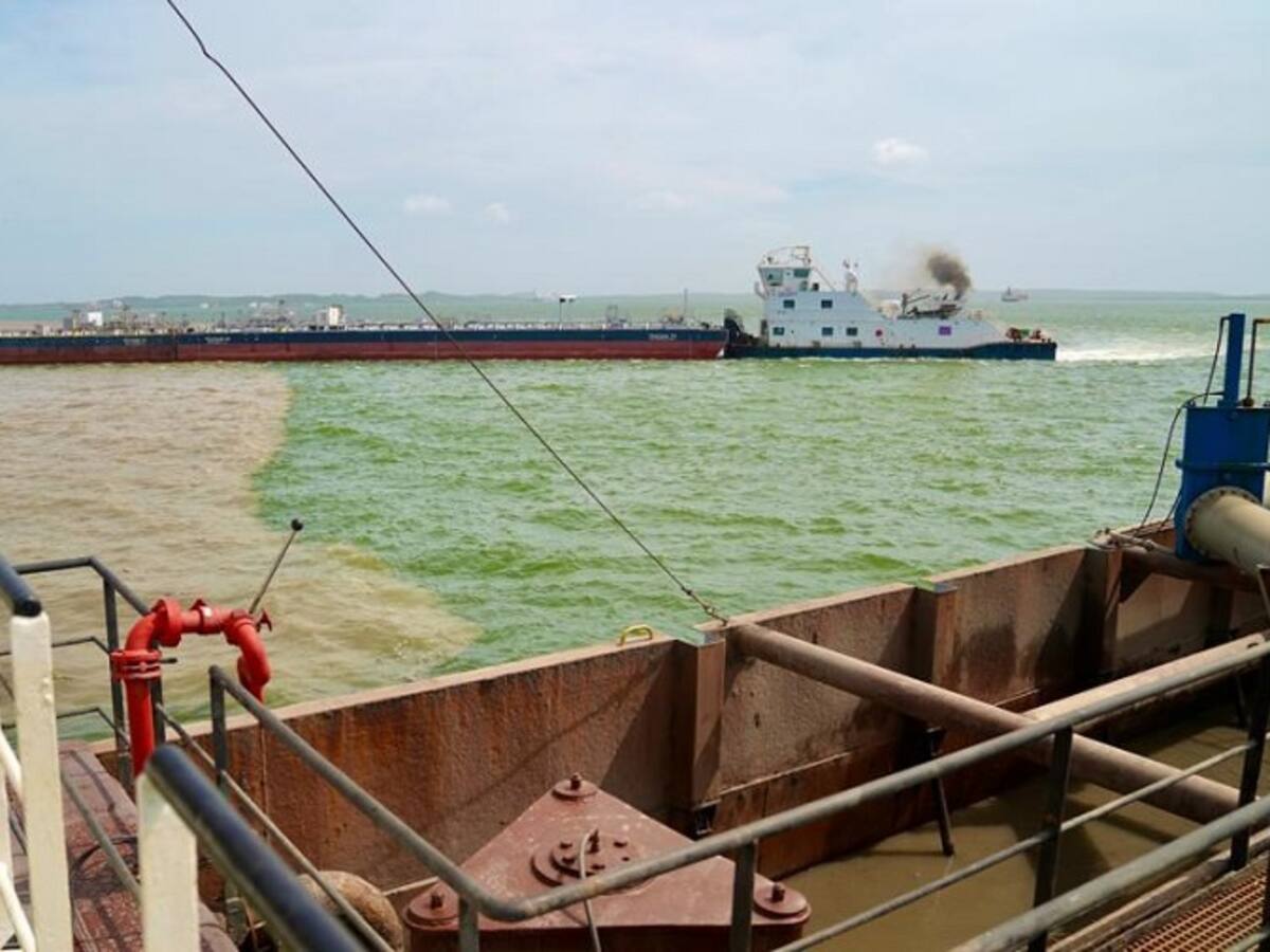 Ministro de Transporte verificó avances de dragados en el Canal del Dique