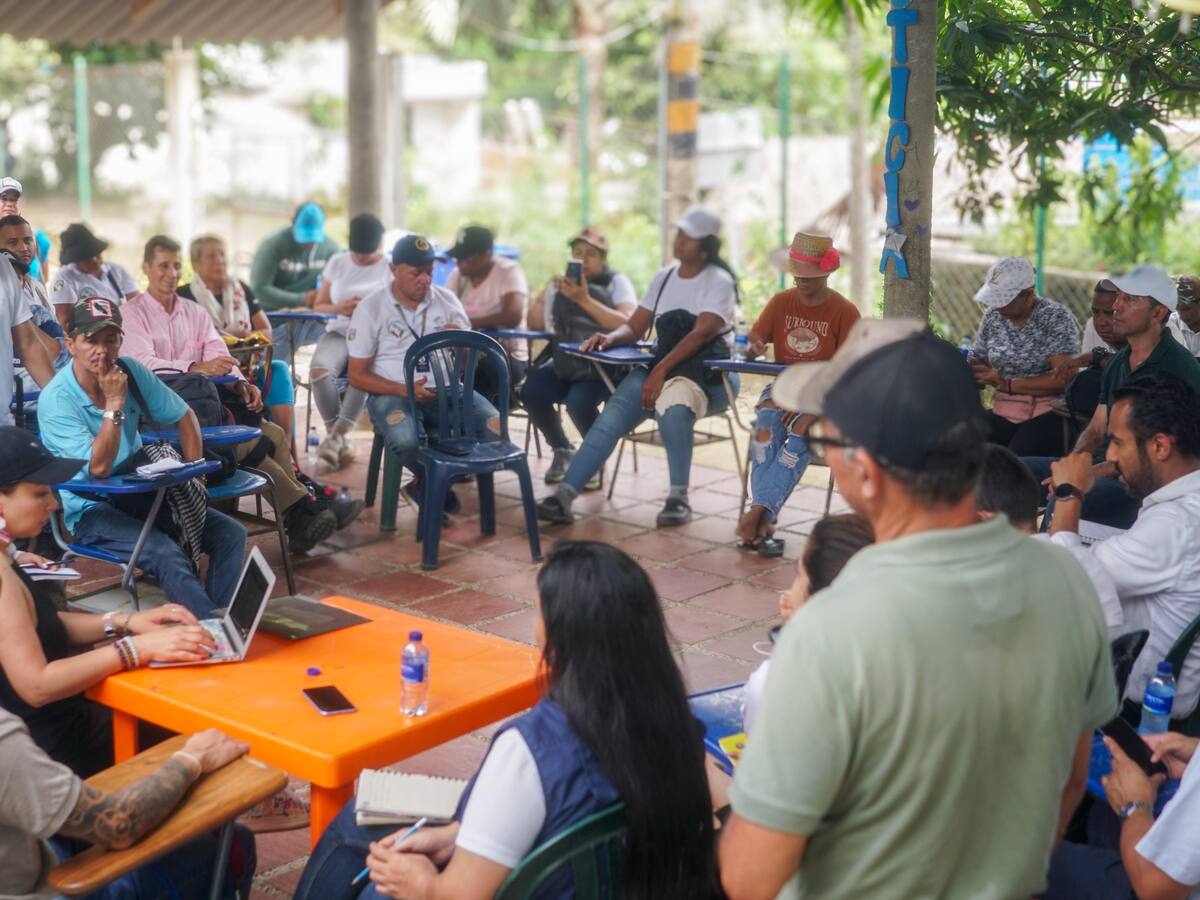 ¿Qué compromisos pactaron las comunidades de la Sierra Nevada con el Gobierno Nacional?