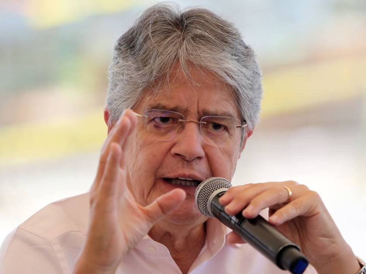 El presidente de Ecuador pide la renuncia de todo su gabinete
