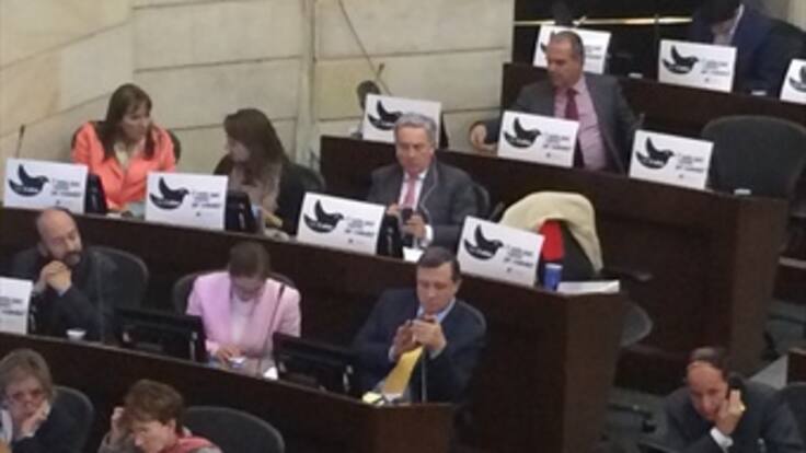 Debe haber una fecha límite para que Farc firme la paz: Uribismo