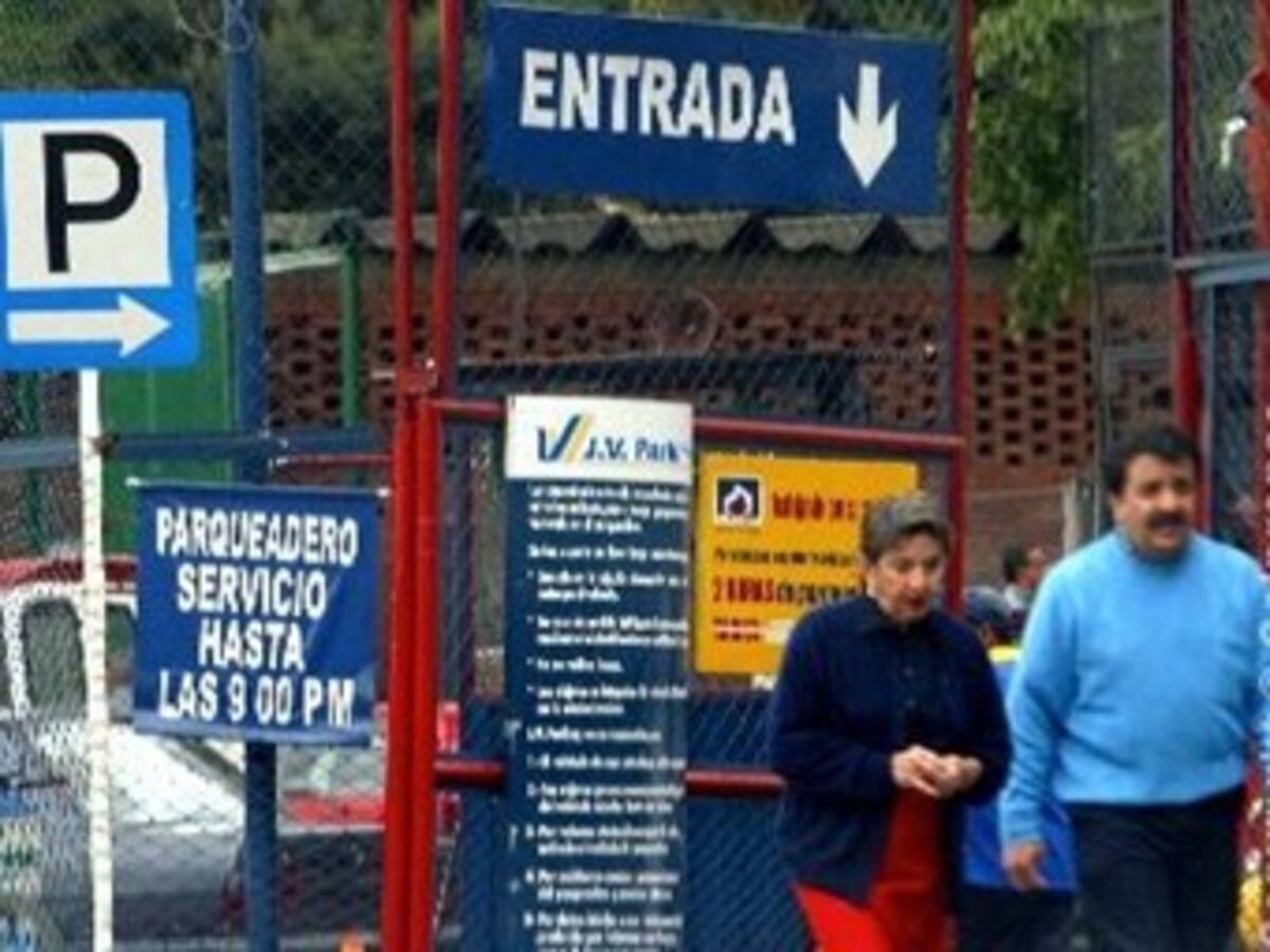 Parqueaderos siguen excediéndose en cobros de tarifas asegura la Contraloría