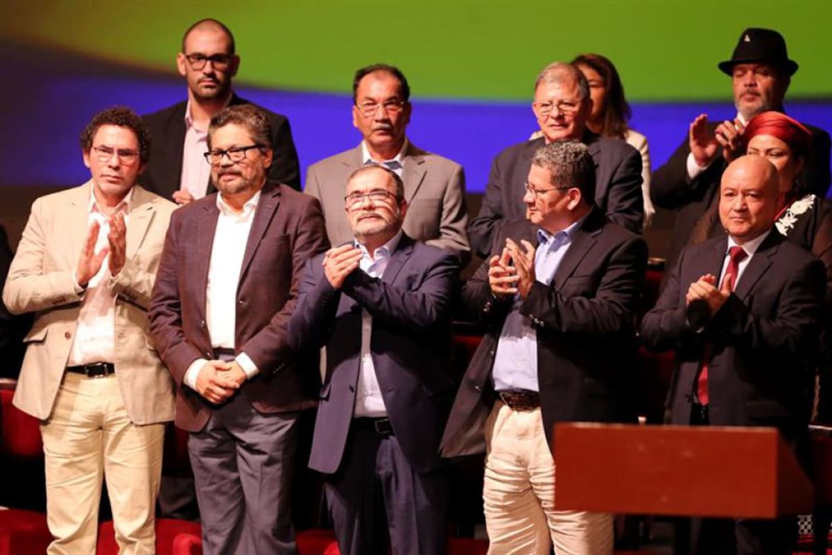 En el Teatro Colón se realizó el acto de firma del nuevo acuerdo el cual tuvo modificaciones después del triunfo del No en el plebiscito.