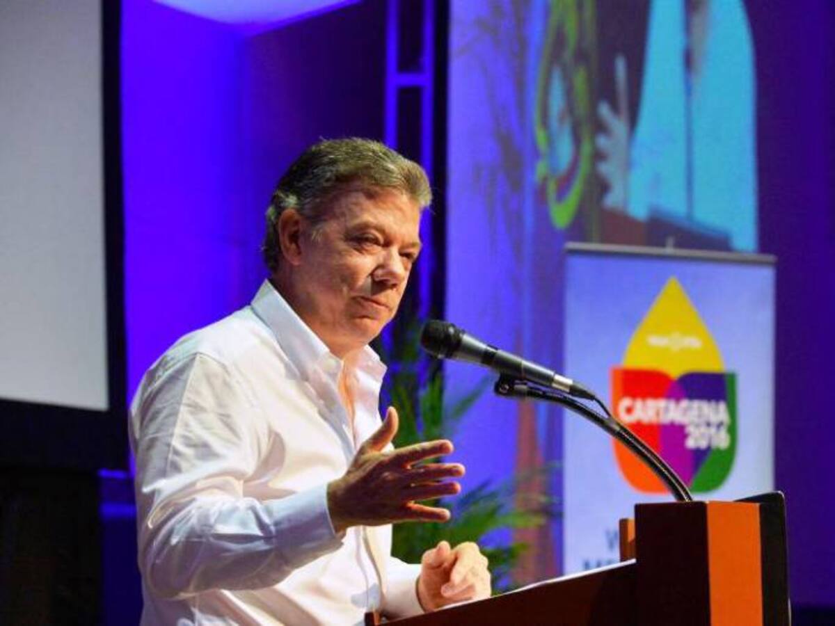 Santos refutó críticas de Uribe al proceso de paz