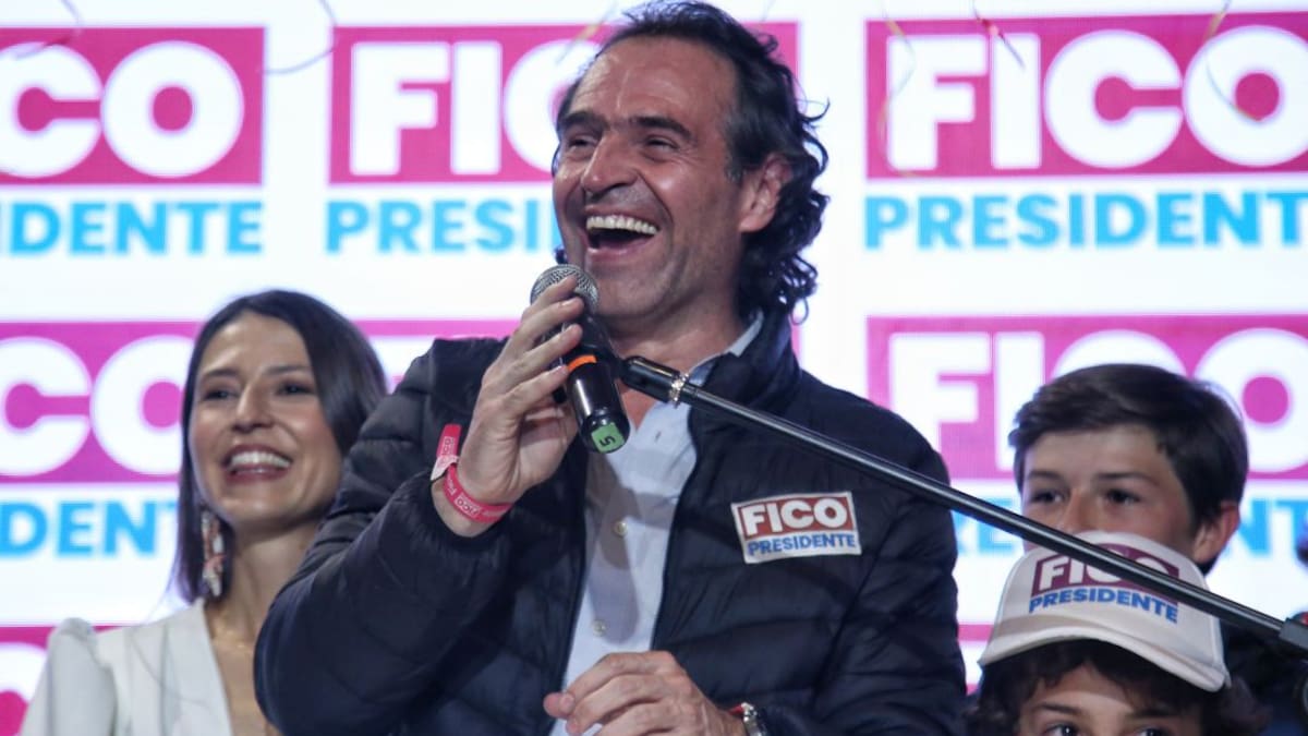 Fico Gutiérrez 'ya se dió la bendición' frente a la virgen de Chiquinquirá