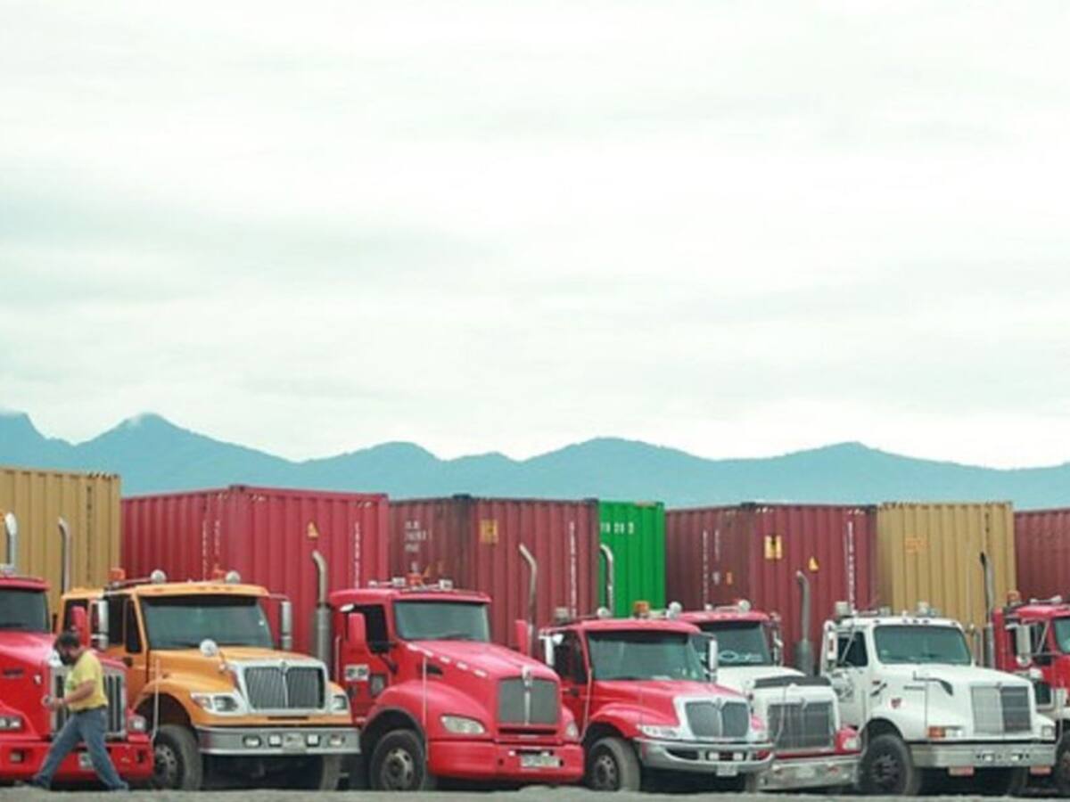 Empresarios rechazan declaraciones de Petro, contra transporte de carga