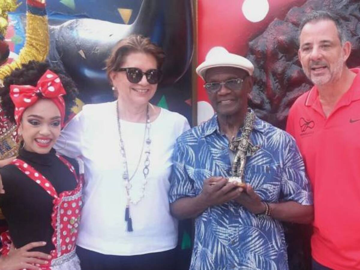 Cuco Valoy recibe Congo de Oro ‘Rey del Pueblo’ 2015