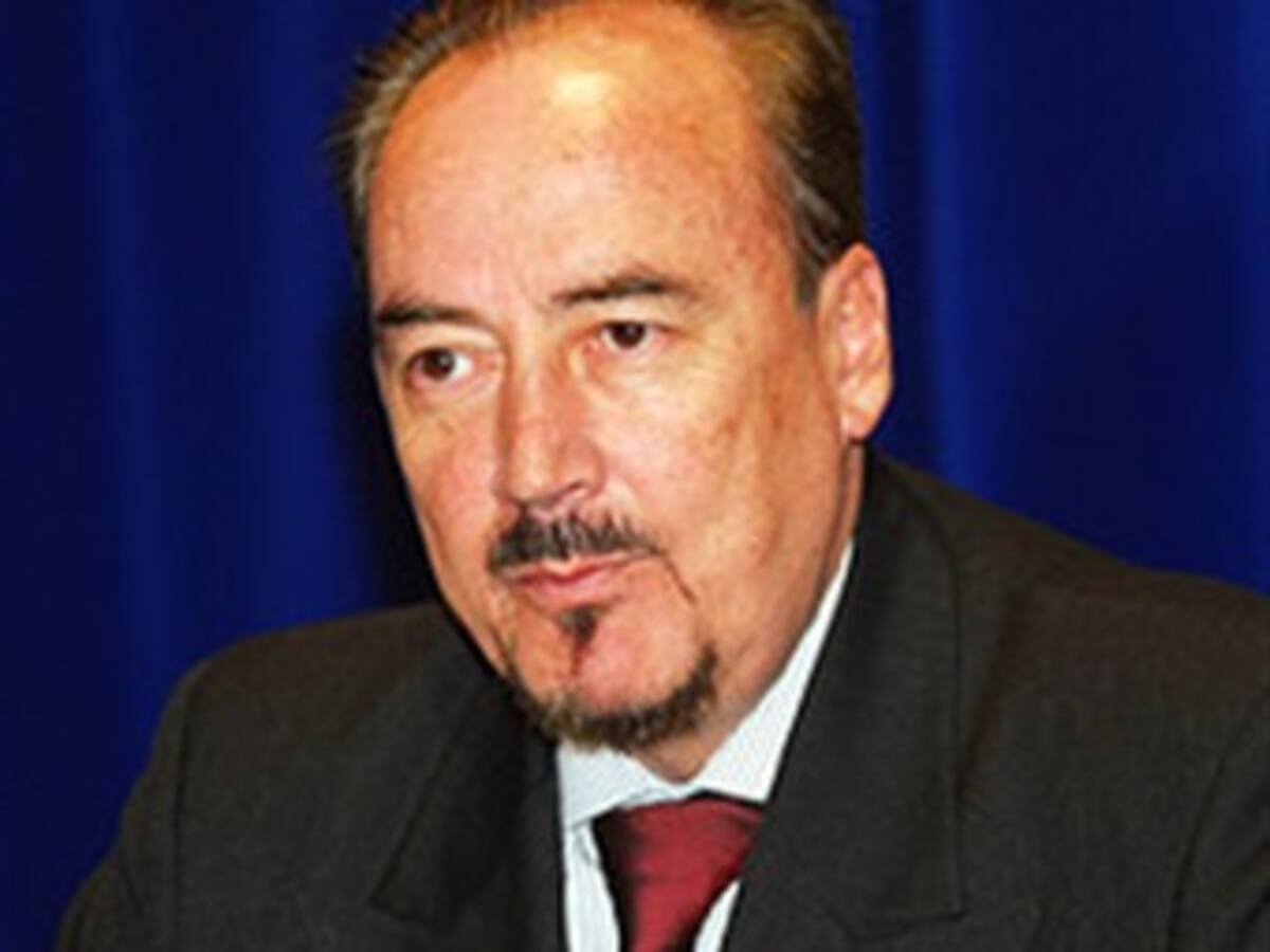 Ex ministro ecuatoriano admite que se reunió con 'Raúl Reyes'
