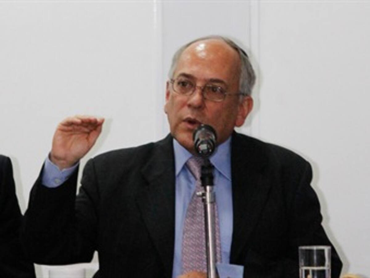 José Obdulio Gaviria contraataca en Twitter acusaciones de Pastrana y Samper