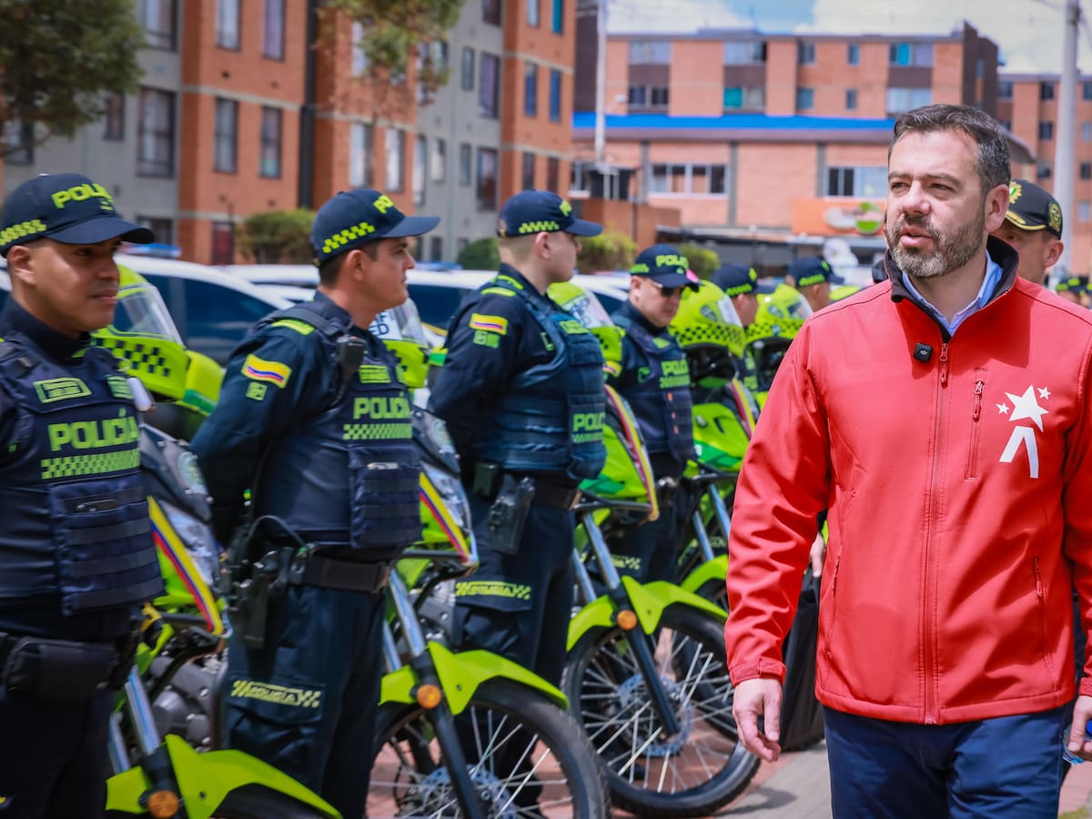 Alcalde Galán entregó nuevo CAI en Bosa y vehículos para reforzar a la Policía en Bogotá